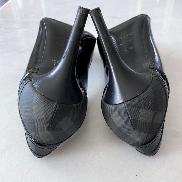 Burberry shiny black & plaid / check pumps, patent leather high heel shoes - Picture 9 of 11